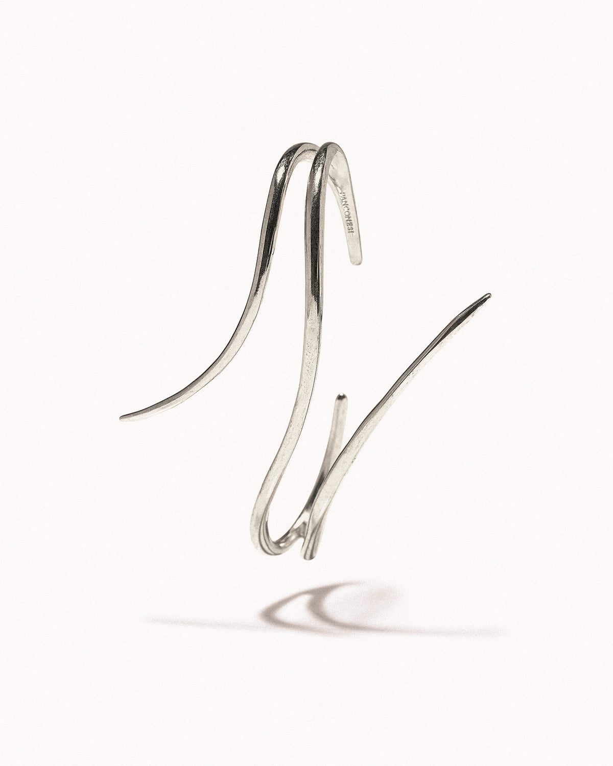 Ritorto Hand Bracelet